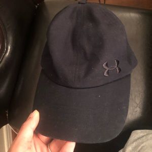 Under armour hat in black